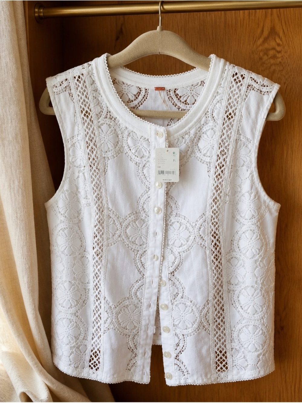 Free People Sleeveless White Lace Button-Front Women's Top